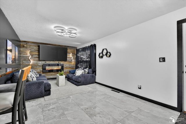 7060 Brookside Drive, Lambertville, MI 48144