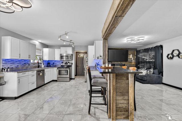 7060 Brookside Drive, Lambertville, MI 48144