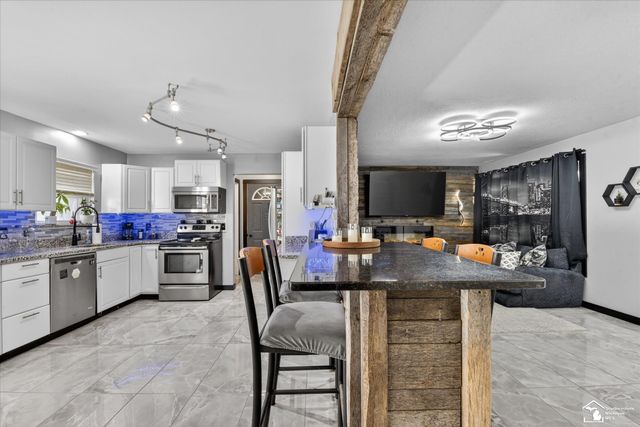 7060 Brookside Drive, Lambertville, MI 48144