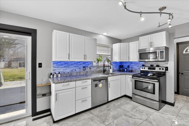 7060 Brookside Drive, Lambertville, MI 48144