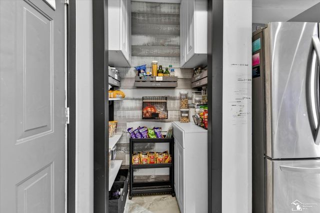 7060 Brookside Drive, Lambertville, MI 48144