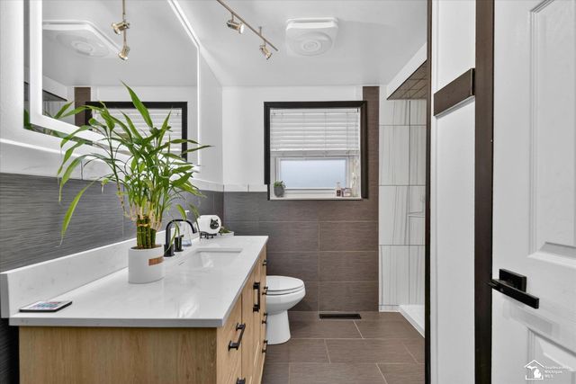 7060 Brookside Drive, Lambertville, MI 48144