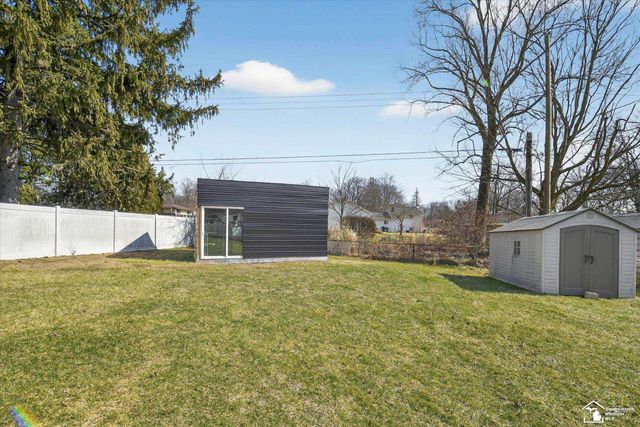 7060 Brookside Drive, Lambertville, MI 48144