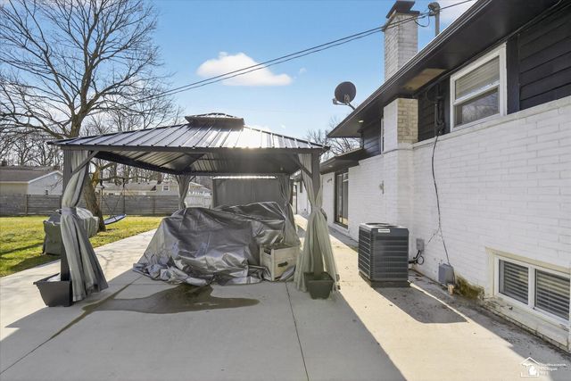 7060 Brookside Drive, Lambertville, MI 48144