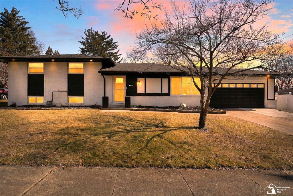 7060 Brookside Drive, Lambertville, MI 48144