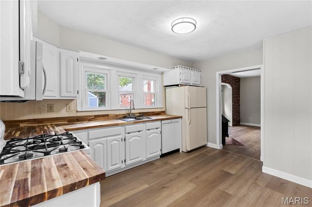 2970 Walton Road, St John, MO 63114