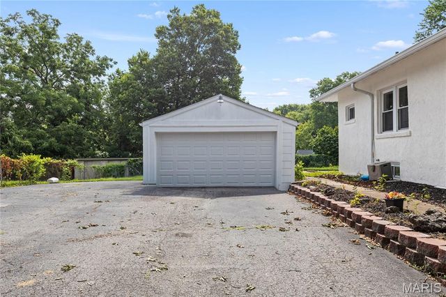 2970 Walton Road, St John, MO 63114