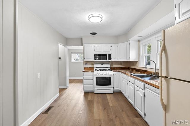 2970 Walton Road, St John, MO 63114