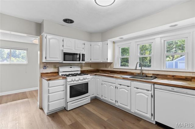 2970 Walton Road, St John, MO 63114