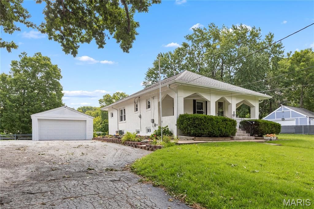 2970 Walton Road, St John, MO 63114
