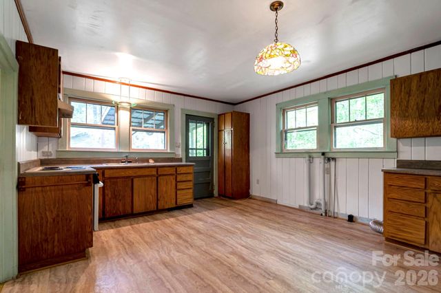 257 Pine Street, Black Mountain, NC 28711