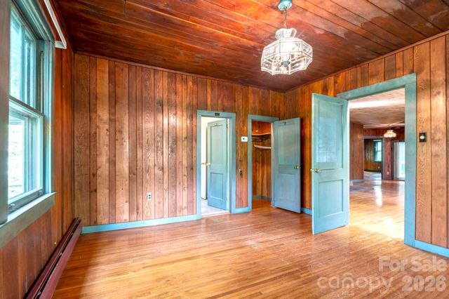 257 Pine Street, Black Mountain, NC 28711