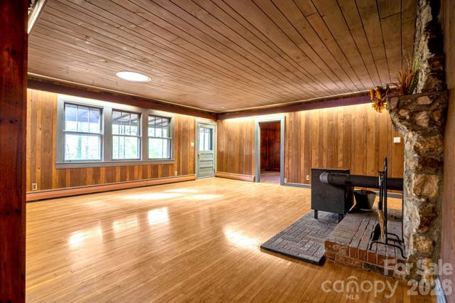 257 Pine Street, Black Mountain, NC 28711