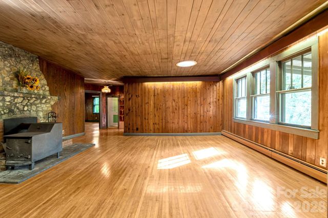 257 Pine Street, Black Mountain, NC 28711
