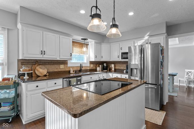 1224 S Vera Drive, New Palestine, IN 46163