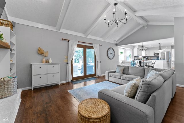 1224 S Vera Drive, New Palestine, IN 46163