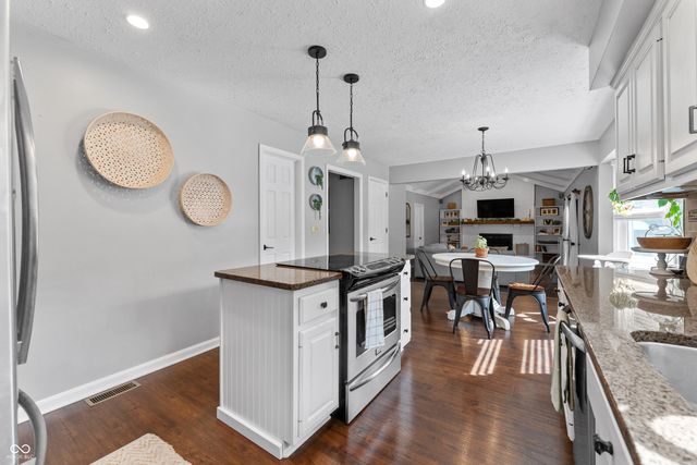 1224 S Vera Drive, New Palestine, IN 46163