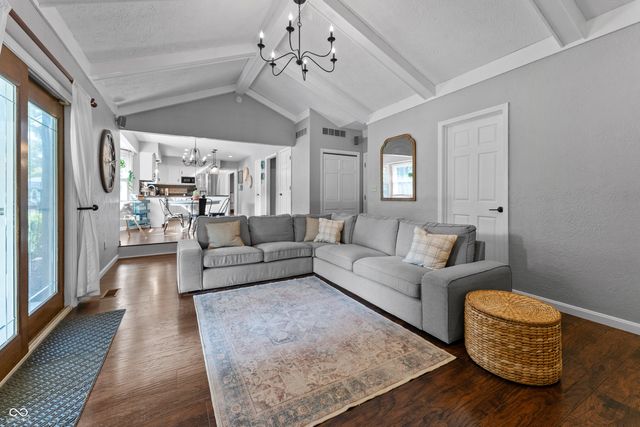 1224 S Vera Drive, New Palestine, IN 46163