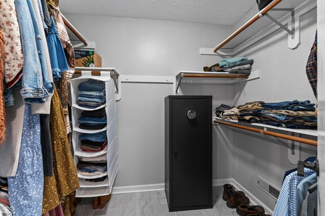 1224 S Vera Drive, New Palestine, IN 46163