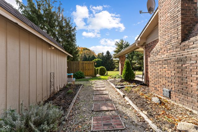 1224 S Vera Drive, New Palestine, IN 46163