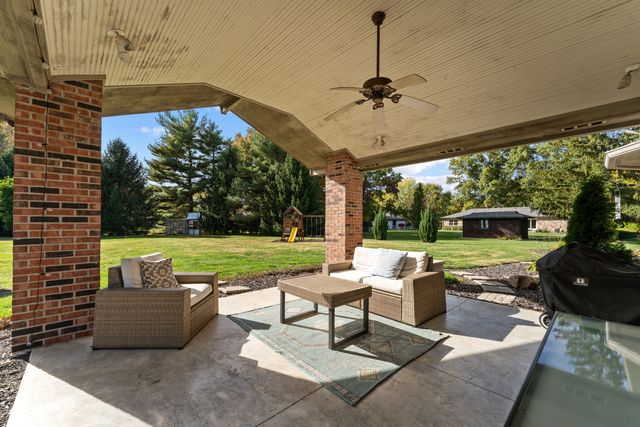 1224 S Vera Drive, New Palestine, IN 46163