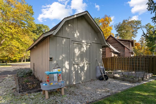 1224 S Vera Drive, New Palestine, IN 46163