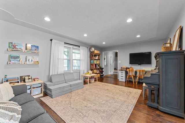 1224 S Vera Drive, New Palestine, IN 46163