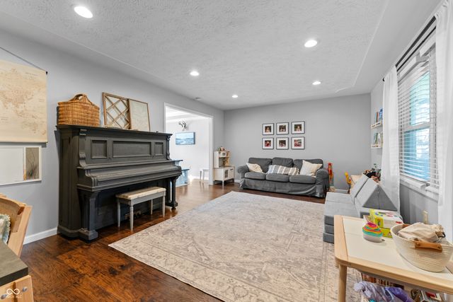 1224 S Vera Drive, New Palestine, IN 46163