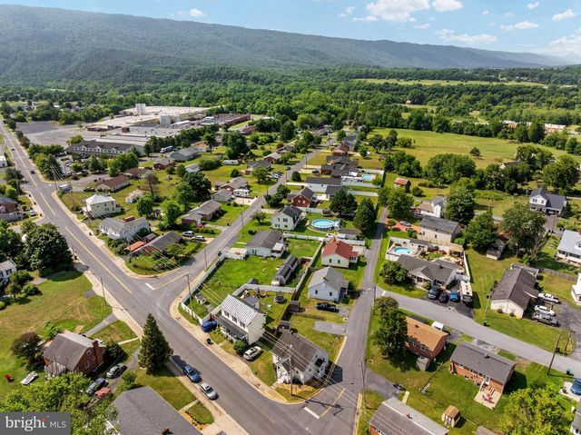 528 E QUEEN ST, Strasburg, VA 22657
