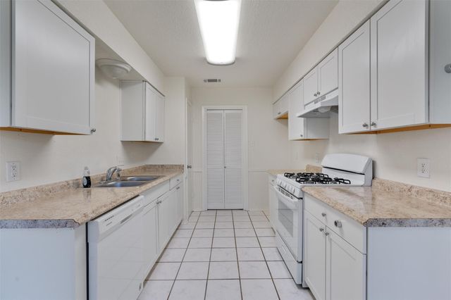 212 Rockcrest DR, Georgetown, TX 78628