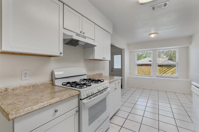 212 Rockcrest DR, Georgetown, TX 78628