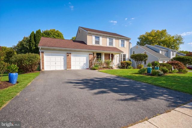 8 COUNTRY HILLS DR, Newark, DE 19711