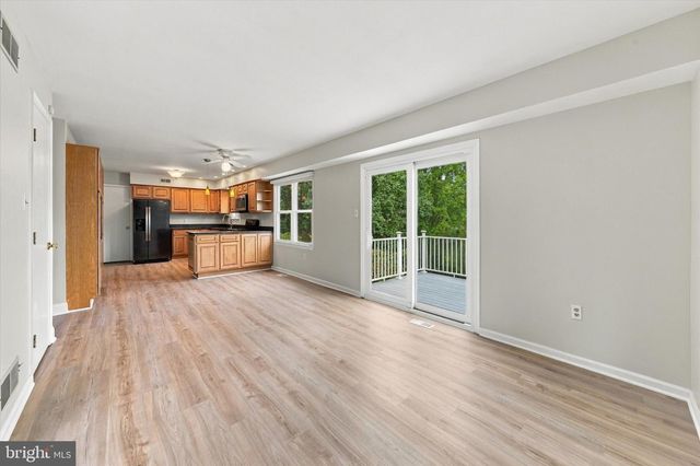 8 COUNTRY HILLS DR, Newark, DE 19711
