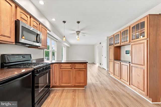 8 COUNTRY HILLS DR, Newark, DE 19711