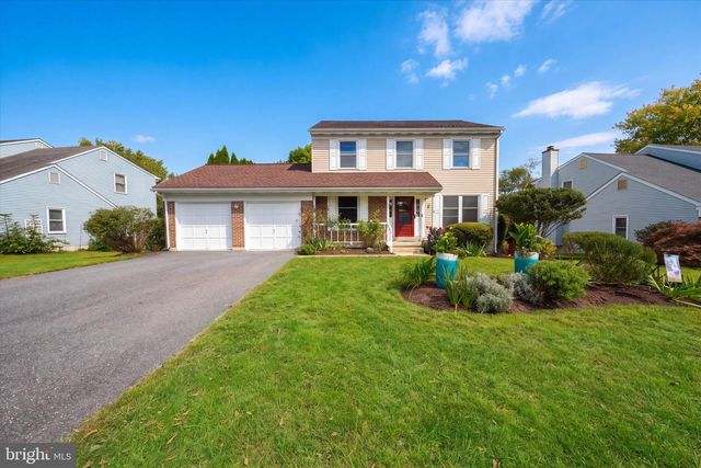 8 COUNTRY HILLS DR, Newark, DE 19711