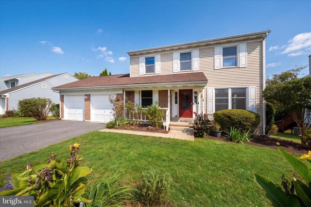 8 COUNTRY HILLS DR, Newark, DE 19711