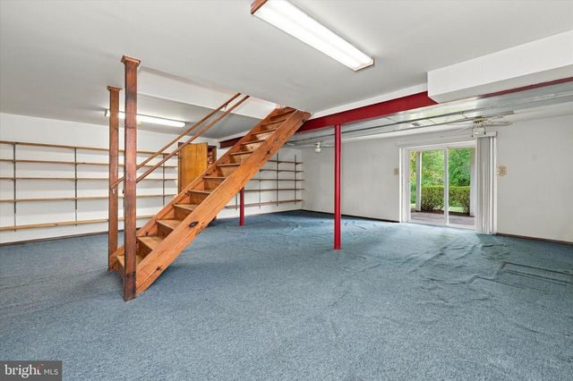 8 COUNTRY HILLS DR, Newark, DE 19711