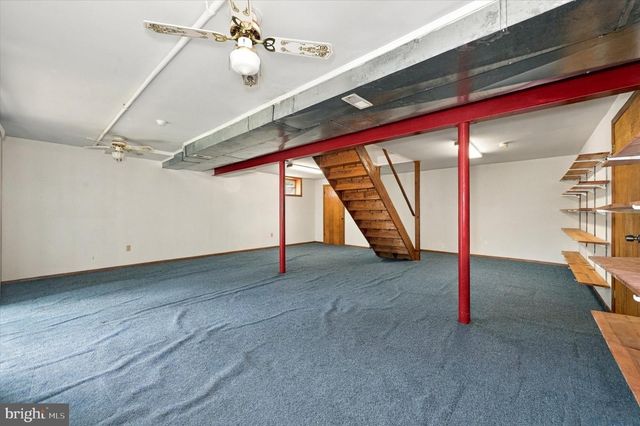 8 COUNTRY HILLS DR, Newark, DE 19711