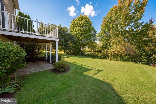 8 COUNTRY HILLS DR, Newark, DE 19711
