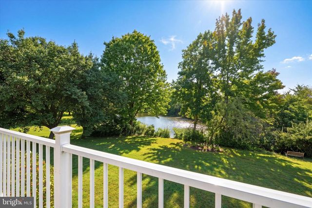8 COUNTRY HILLS DR, Newark, DE 19711