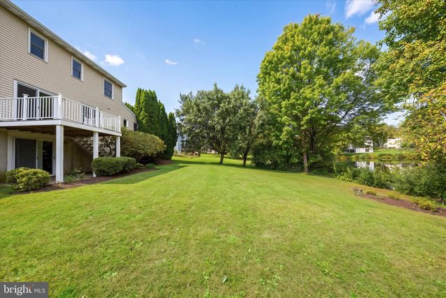 8 COUNTRY HILLS DR, Newark, DE 19711