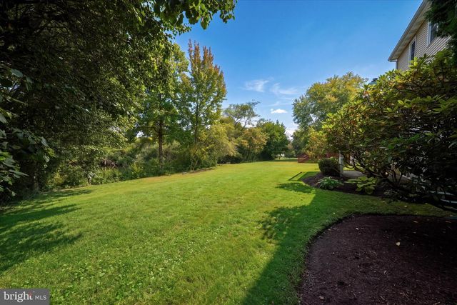 8 COUNTRY HILLS DR, Newark, DE 19711