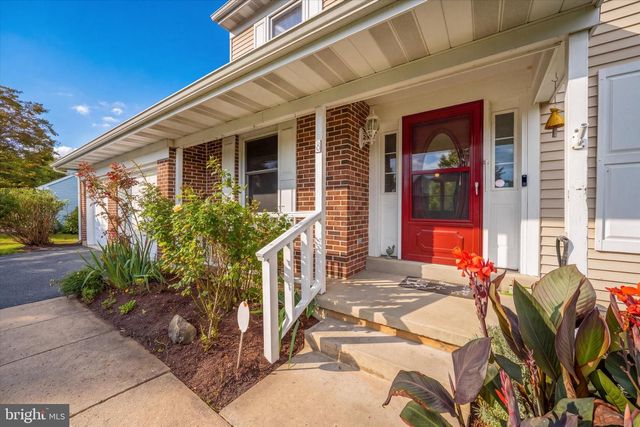 8 COUNTRY HILLS DR, Newark, DE 19711