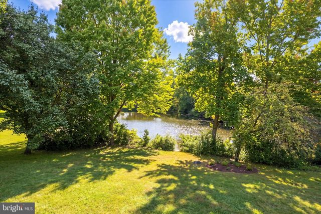 8 COUNTRY HILLS DR, Newark, DE 19711