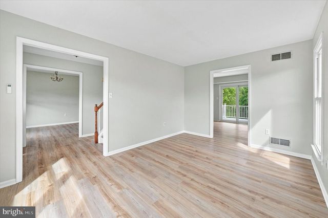 8 COUNTRY HILLS DR, Newark, DE 19711