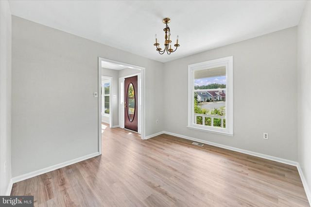 8 COUNTRY HILLS DR, Newark, DE 19711