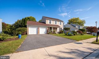 8 COUNTRY HILLS DR, Newark, DE 19711