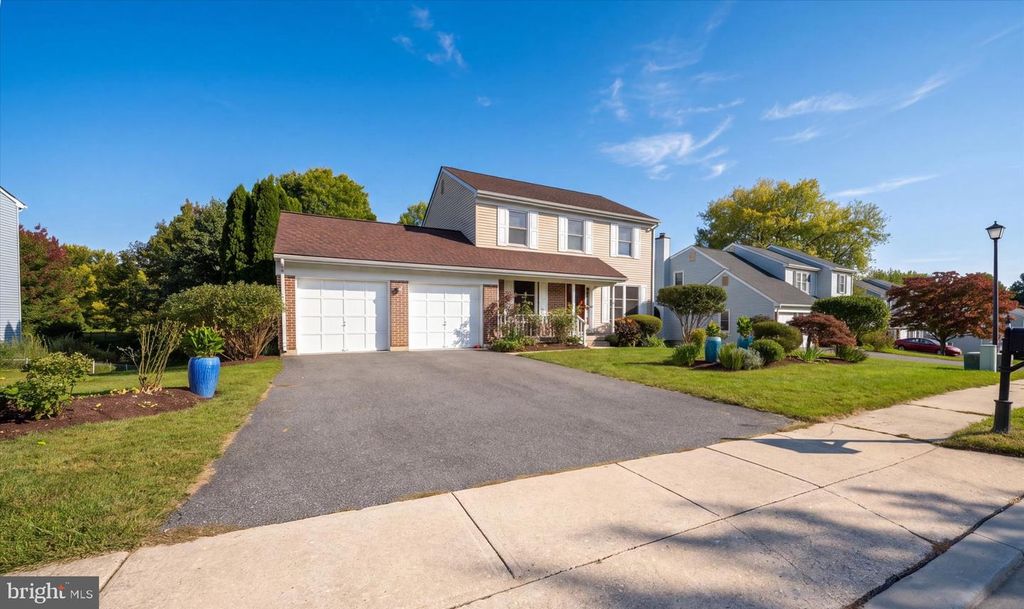 8 COUNTRY HILLS DR, Newark, DE 19711