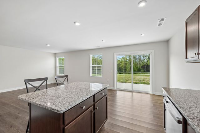 616 Streamview Dr, White House, TN 37188