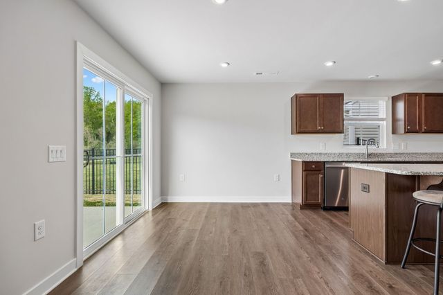 616 Streamview Dr, White House, TN 37188
